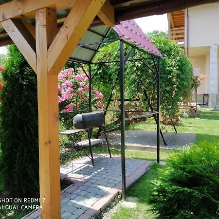 Апартаменти З Двома Спальнями І Кухнею Yaremche Exterior photo