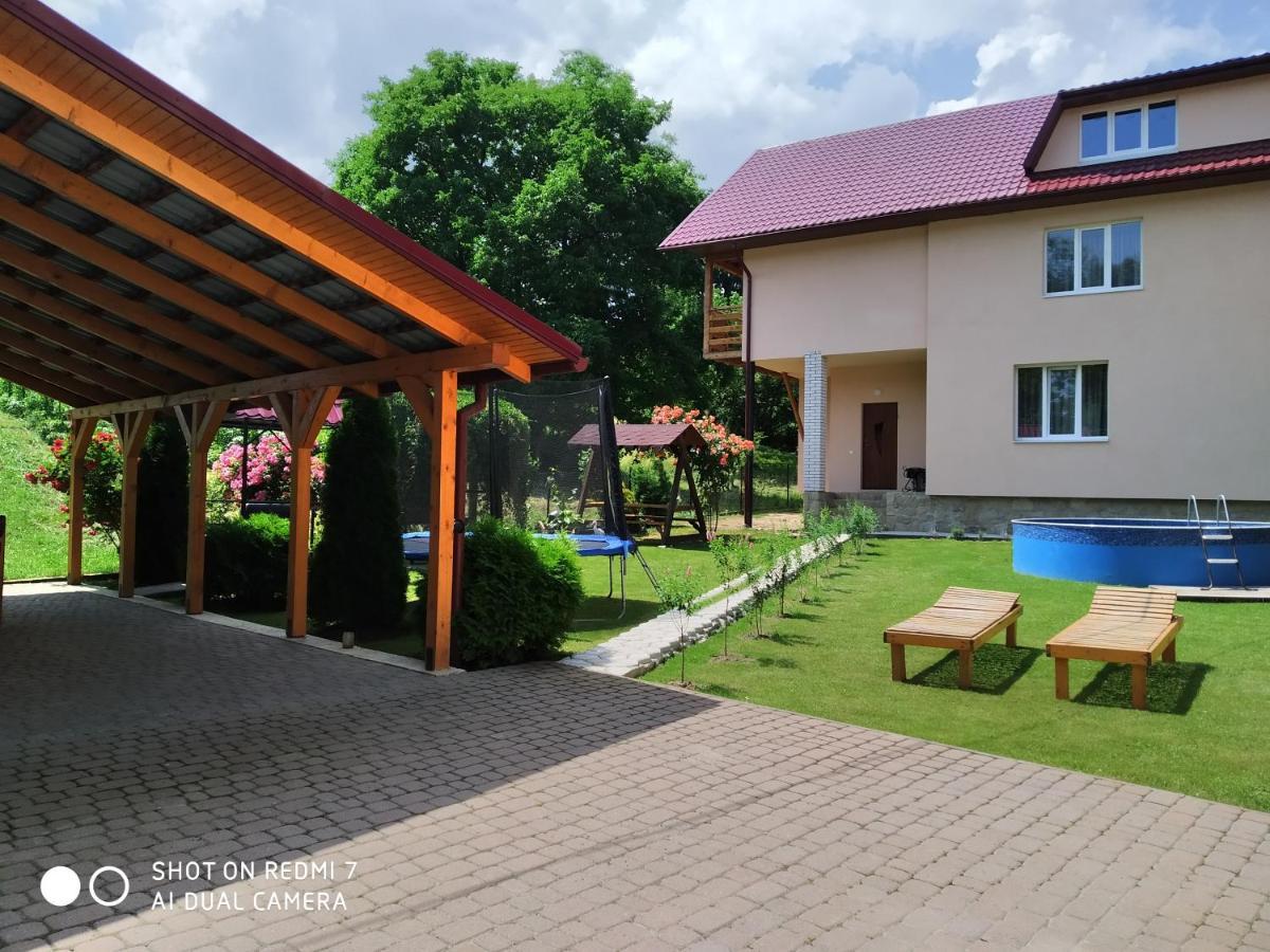 Апартаменти З Двома Спальнями І Кухнею Yaremche Exterior photo